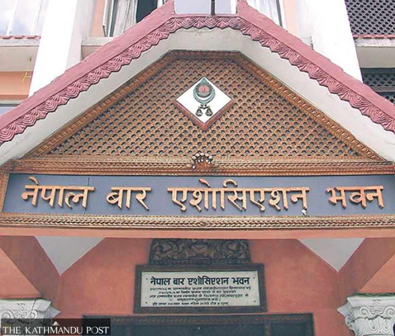 बारको प्रतिक्रिया: प्रचण्डविरुद्धको मुद्दामा सर्वोच्च होइन, सरकार र आयोग जिम्मेवार हुनुपर्छ
