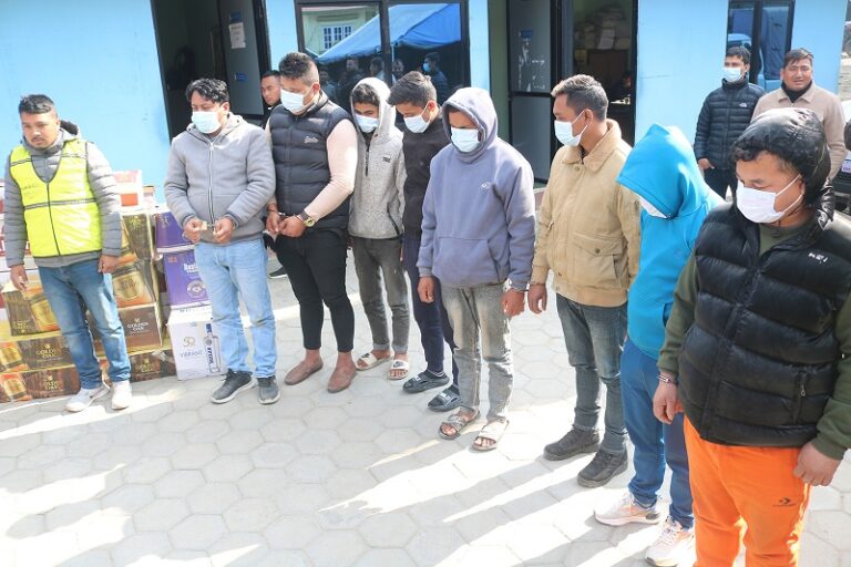 काठमाडौंमा नक्कली रक्सी उत्पादन तथा बिक्री गर्ने गिरोह पक्राउ