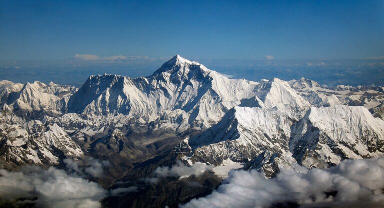 सगरमाथा आरोहण उत्साहजनक : आरोहणबाट उठ्यो ५० करोडभन्दा बढी राजस्व