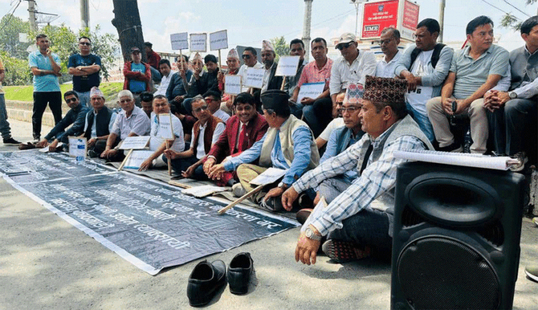 दुई सातादेखि क्रसर व्यवसायी आन्दोलित, माग सम्बोधन नभए राजमार्ग ठप्प पार्ने चेतावनी