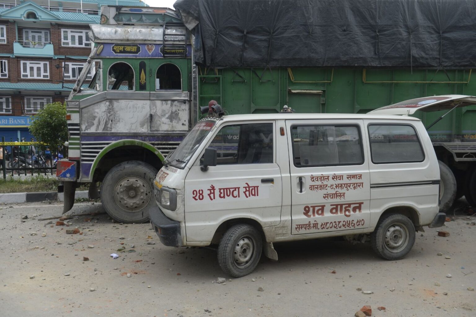 लुकेर बस्ने ट्राफिकले ‘स्पीड चेकिङ’ गर्दा गयो स्कुटर चालकको ज्यान, ५ घण्टासम्म गठ्ठाघर तनावग्रस्त