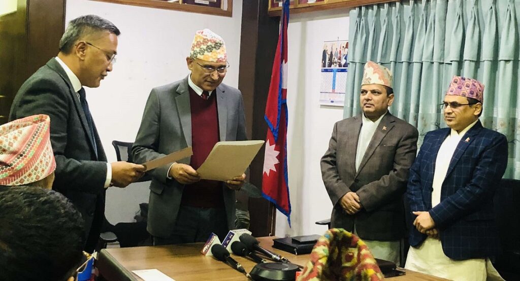 धितोपत्र बोर्डका अध्यक्ष श्रेष्ठले लिए शपथ