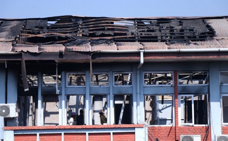 “भौतिक मन्त्रालयको चौंथो तलामा खानेपानी मन्त्रालयमा आगलागी ! महानगरले निभायो १० मिनेटमै आगो