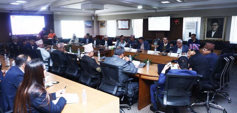 अर्थतन्त्र सुधारबारे पूर्व अर्थसचिवहरुसँग छलफल, ठूला आयोजनाहरुमा केन्द्रित हुन सुझाव