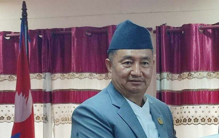 बहादुरसिंह लामाले आज वा आइतबारसम्ममा मुख्यमन्त्री पदबाट राजीनामा दिने
