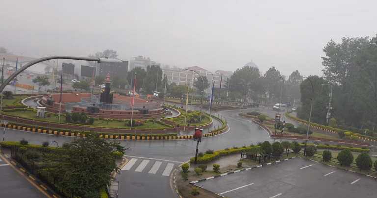 काठमाडौँमा बिहानैदेखि वर्षा, अरु कता कता पर्दै छ पानी?