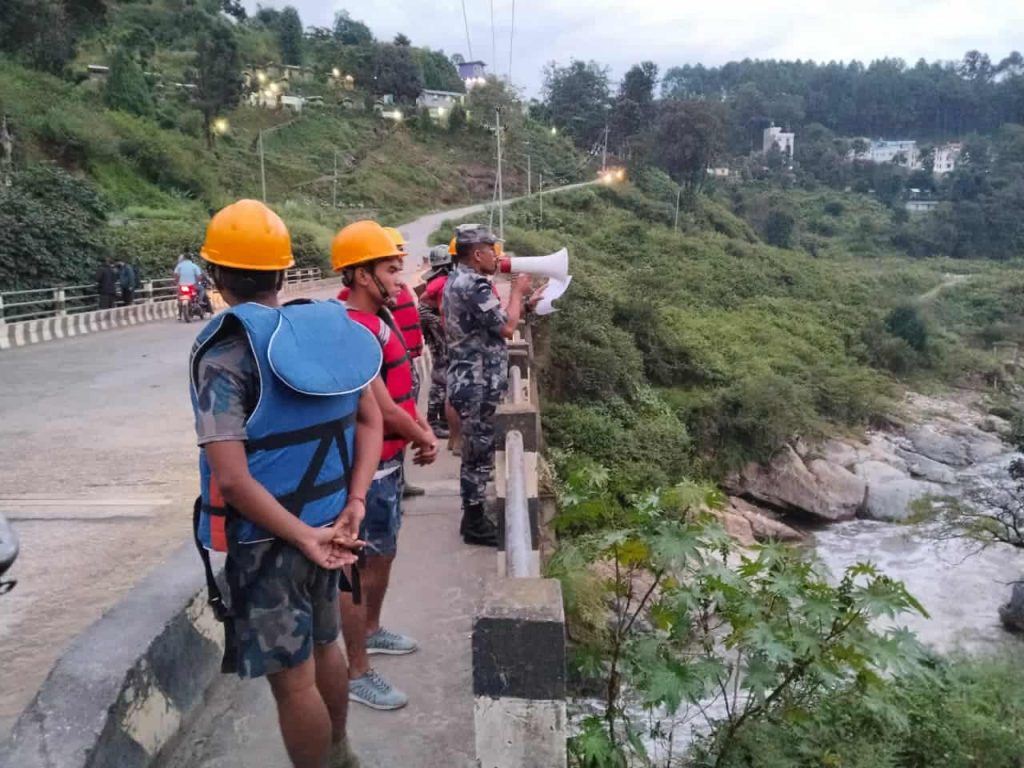प्रमुख नदीहरुमा जलसतह खतरा मुनी तर निरन्तर बहाव बढ्दै