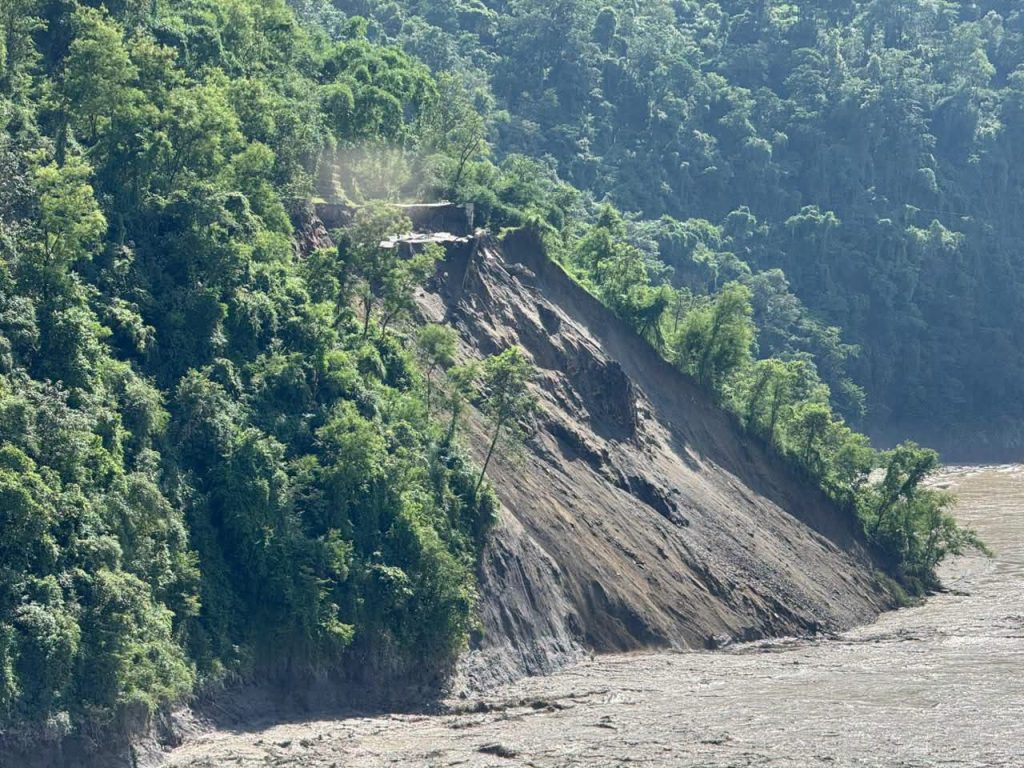 कृष्णभीरको पहिरो पन्छाउने काम तीव्र