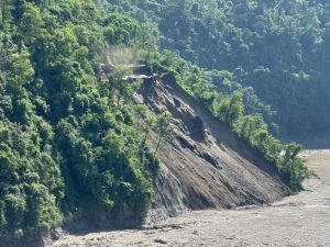 कृष्णभीरको पहिरो पन्छाउने काम तीव्र